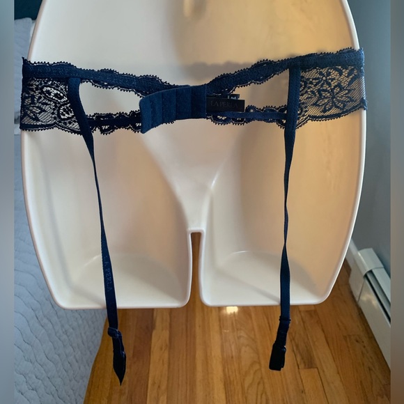 La perla lace garter belt in Navy blue - Picture 3 of 6